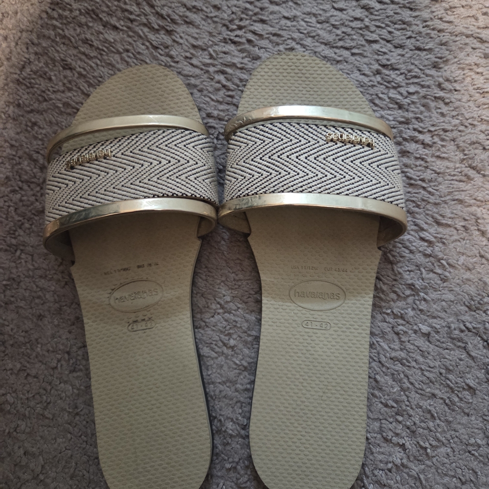 Havaianas Women's Gold and Cream Sandals